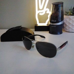 Like new prada aviators with case